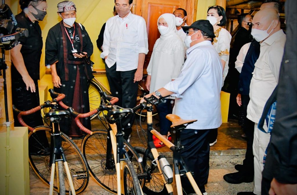 Jokowi dan Diplomasi Sepeda Bambu